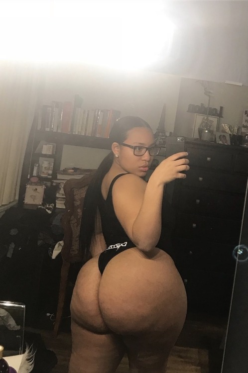 azzdreamerz: LOOK AT THE FUCKIN WAGON #dayum #azzfordays