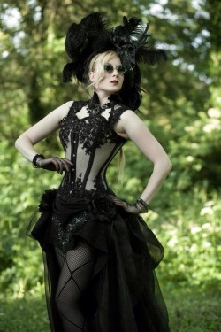 victorian-goth:  Victorian goth http://victorian-goth.tumblr.com/ 