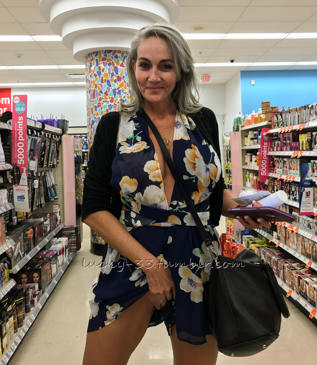 Jan 2017Miami, FLContinuing the tradition of her flashing at this same Walgreens