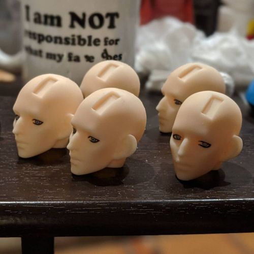 Julian head assembly line! I start with the hardest parts… The eyes. I haven’t decided 