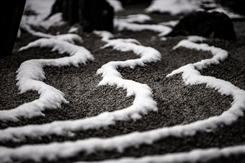 Snowy ripples at Daitokuji zen garden,and serene wintery marumado (round window) at Genko-an, by Pra