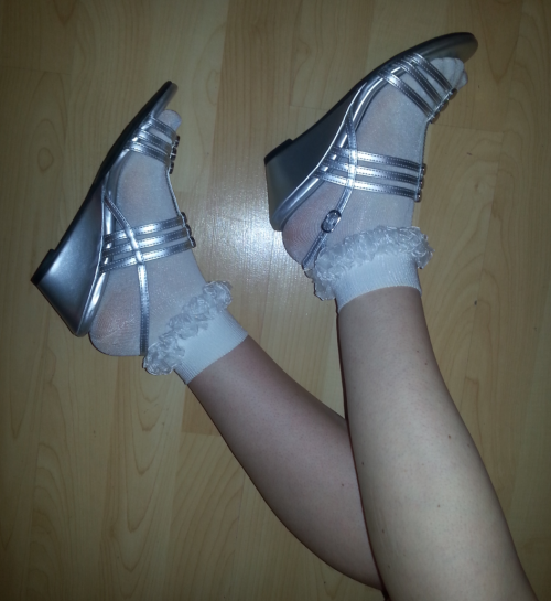 Ruffle socks & heels