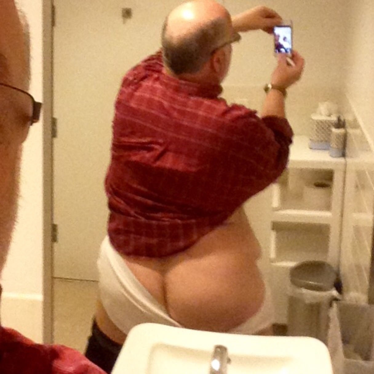 bears4us:  Silver daddy exposing that ass 