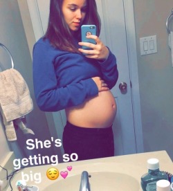 thetumbledude:The progress is amazing. Would love it if I had the chance to see what that horny pregnant pussy could do