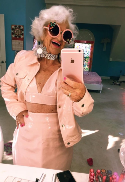 Love a bit of Baddiewinkle! Despite what magazines tell you, beauty, style and creativity don’t disa