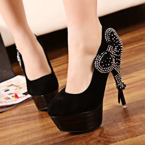 heelsheaven:Crazy for Shoes! Photo via Tumblr
