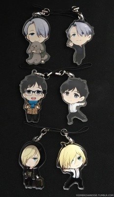 yoimerchandise: YOI x empty Chara-Forme Acrylic Straps (Vol. 1) Original Release Date:February 2017 Featured Characters (4 Total):Viktor, Makkachin, Yuuri, Yuri Highlights:This first volume of the Chara-Forme straps feature the main trio in both their