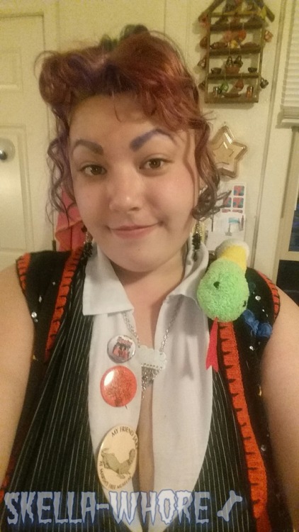 skella-whore:  I was Mrs. Frizzle from the magic school bus! Forgive my lack of a liz (chameleon)  Skella-Costume #3!