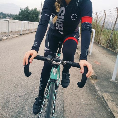 ifuckinlovefixedgearbikes:  [Active living #9] feeling refresh after the morning ride #幾忙都要做運動 #coca