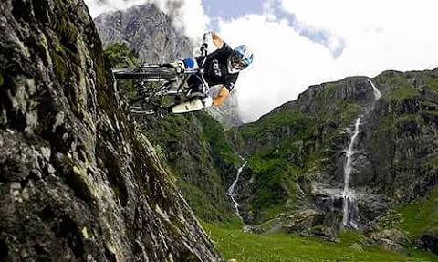 Bryn Atkinson  By @stevebehr whose Engelberg , Switerland  . #mountainbikes #mountainbike #MTB #mtbt