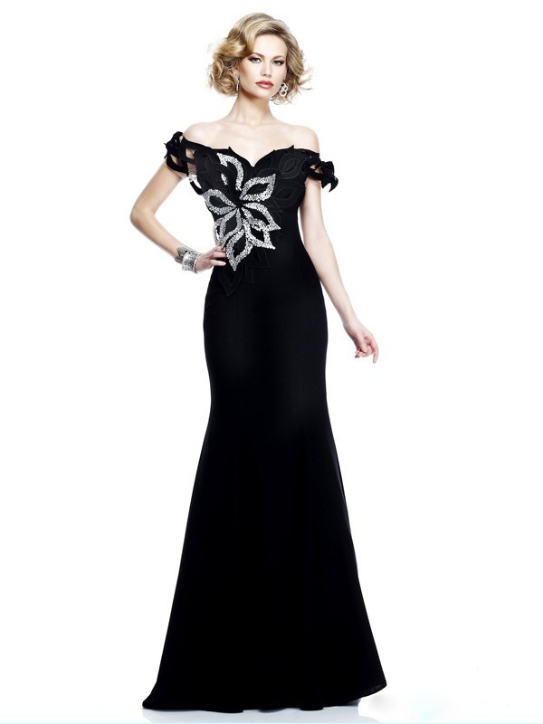 A-line Off-the-shoulder Sleeveless Chiffon Black Evening Dress With Beading FP543
only $199.99
glamourname.com