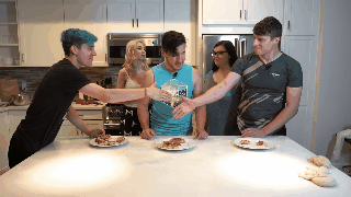 peeblesprotectionpatrol:a collection of gifs from my favorite series on Mark’s