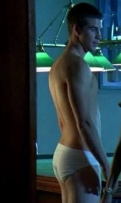 celebrtybulges:  Actor Liam Hemsworth bulge and ass in white briefs