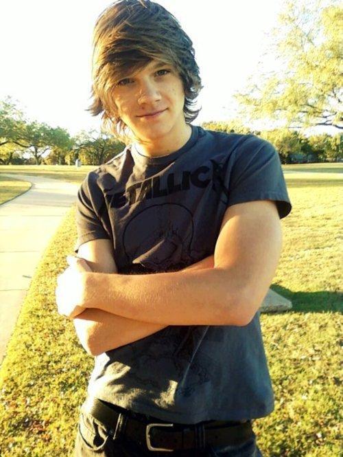 twinkmeetslife:Very pretty and more than a little buff!
