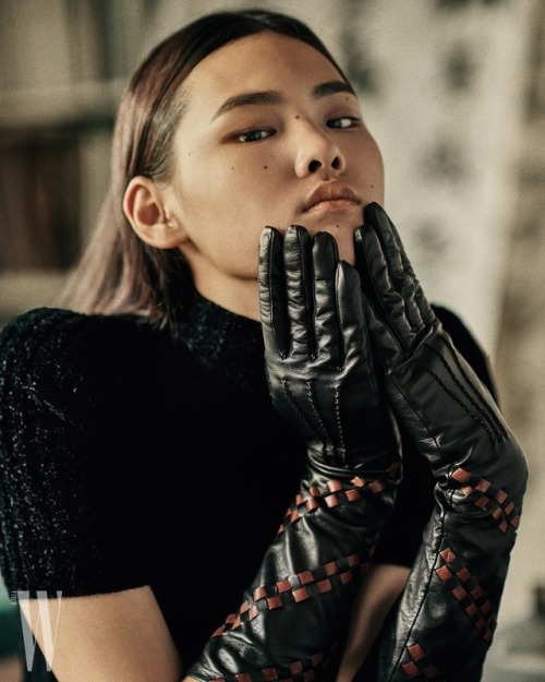 fashionarmies: ‘고전과 유니크 사이’ Ellis Ahn (앨리스) for W Korea — August 2017. Ph: Kim Hyu