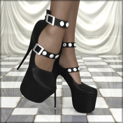  Follow G3F’s need for new high heels!