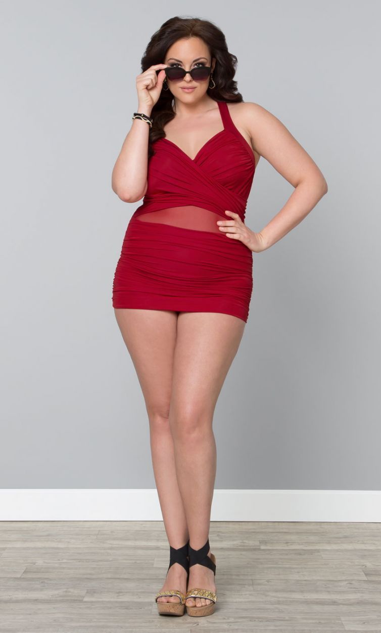 curveappeal:  Melissa Masi for Kiyonna38C bust, 33 inch waist, 44 inch hips Kelly