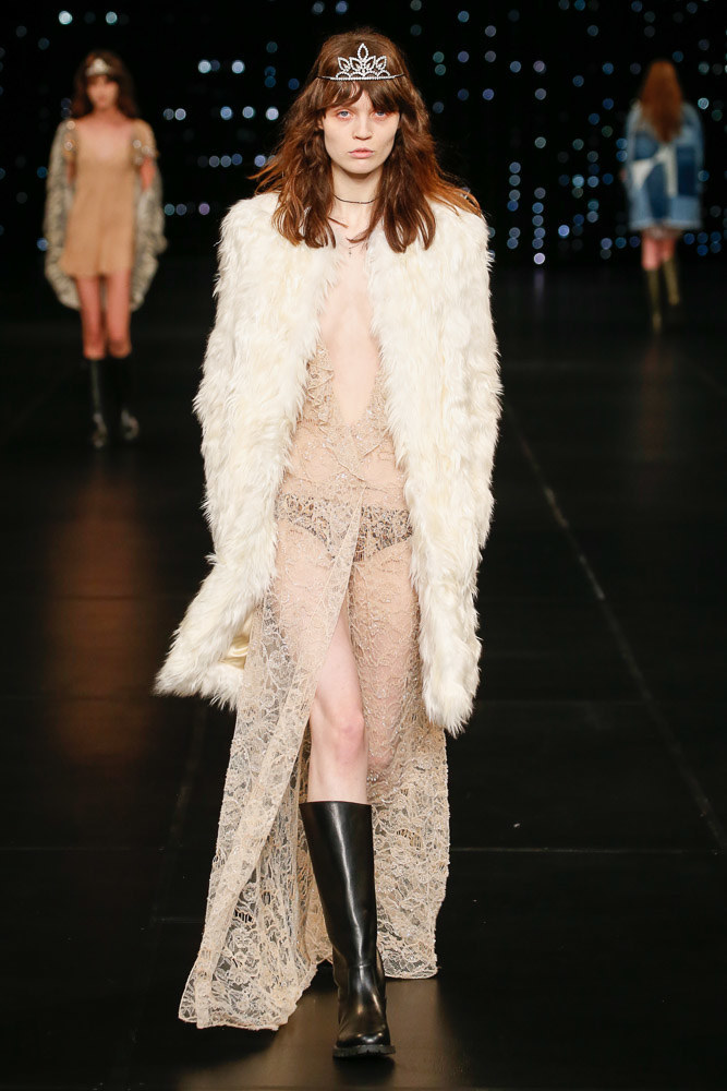 unculturedmag:  Saint Laurent Spring 2016 RTWSee slideshow and review…