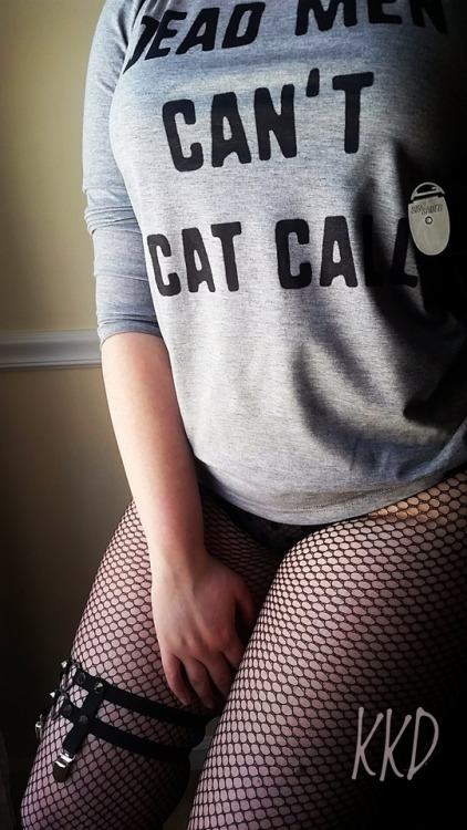 kinkykatdomme:  Dead men can’t cat call