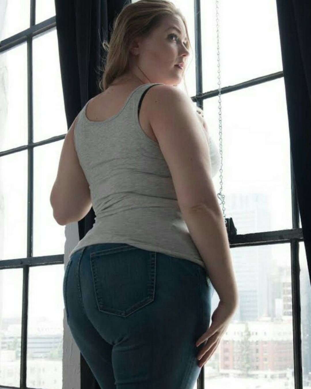 beccyquinn:  #HappyHumpday   Totally love my butt in this #unedited photo from the
