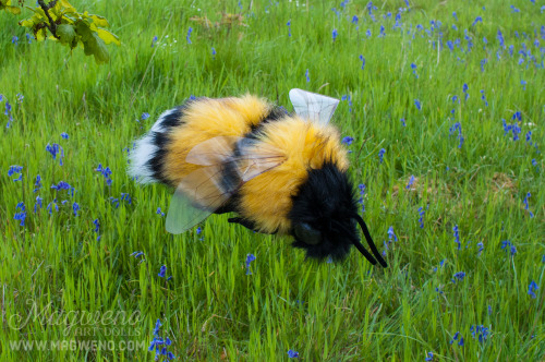 sanageyamaa: babytarantula: magweno: GIANT PET BEES NOW AVAILABLE!www.etsy.com/uk/listing/23