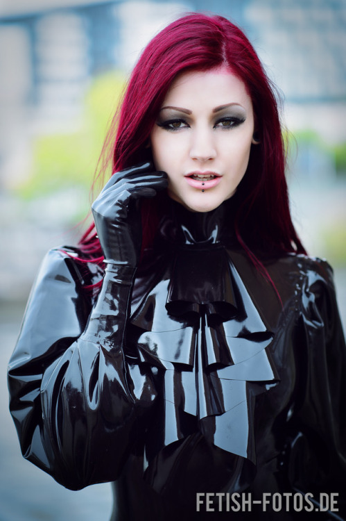 lustrous-latex:  Miss Mandy