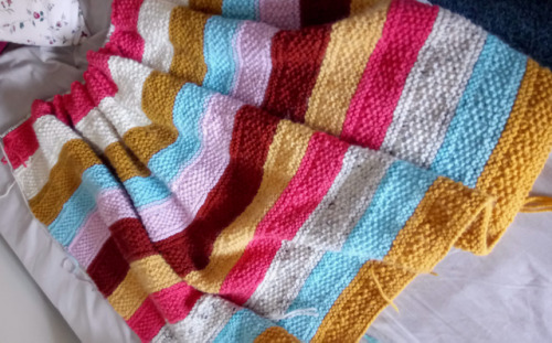 knittingfromthevoid:current blanket progress, 3 weeks after i started it! really not bad for 3 weeks