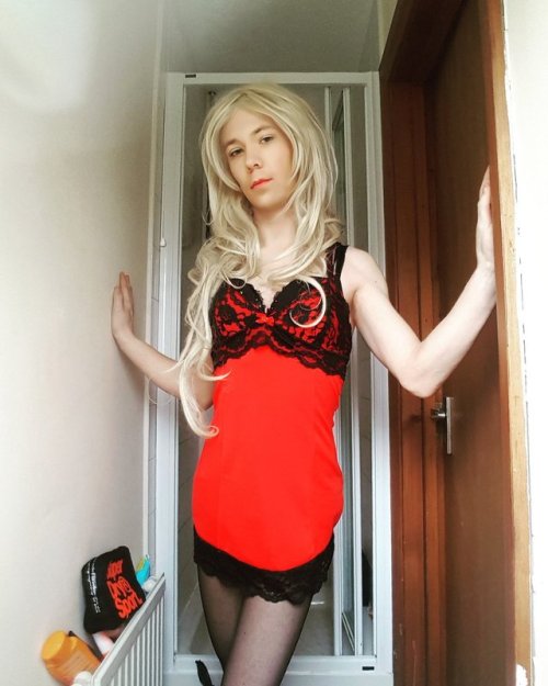 Introducing Sissy Stephanie Faye from the UK. Stephanie is a very sexy sissy, I love these pics of h