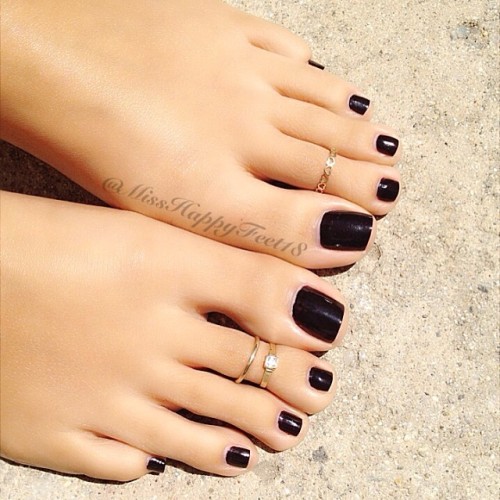 adablackxxx:  the-pedi-connoisseur:  Magnificent!  <3 The best feeties I’ve seen in awhile. <3 misshappyfeet18 I wanna go get pedis with you!. <3