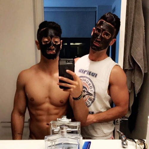 sabotagedselfie:  Cleaning pores with bae 🖤