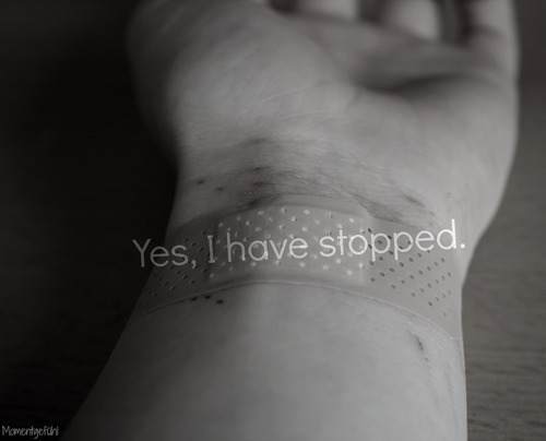 everything-happends-forareason:  hurt on We Heart Ithttp://weheartit.com/entry/78323181/via/momentgefuehl  but i’m really feeling the urge to change that right now
