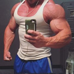 thick-sexy-muscle:  Matt Karstetter, thick