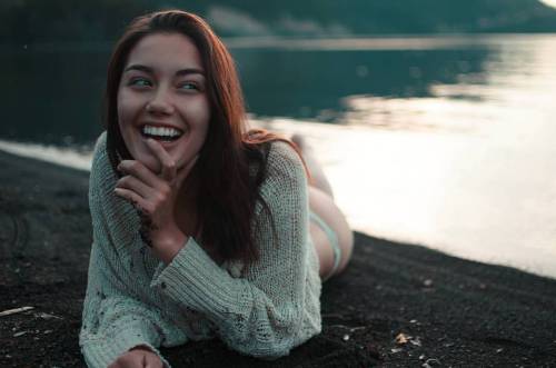 Las sonrisas de @ferniiparedes alegran a cualquiera #Temuco #book #nature #girl #beautiful #portrait