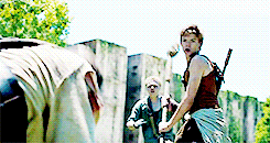 crazymarvelgirl:  bbymeowt:  crazymarvelgirl:Newt + being an absolute cutie  i love