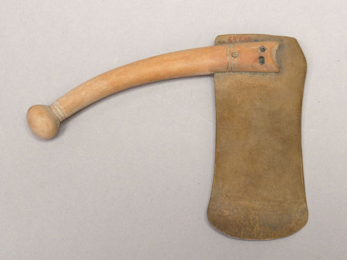 Razor Belonging to Hatnefer This razor, which had been carefully wrapped in strips of linen, was fou