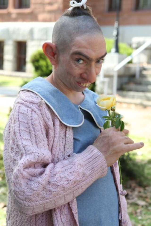 thelonely-introvert:  OH MY GOD THE LADY WHO PLAYS PEPPER ON AHS IS SO HOT YES I