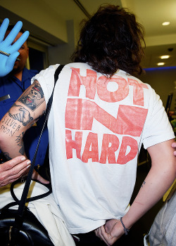 harrystylesdaily: Harry at the airport in