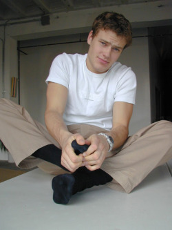 malesoxlover:wanna sniff his stinky socked feet