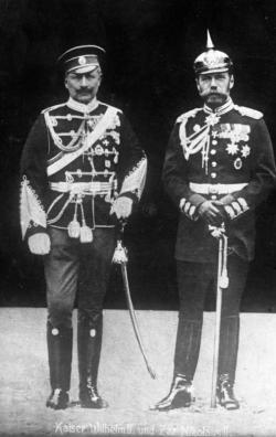 jasminecalver:  Kaiser Wilhelm II (left) and Tsar Nicholas II wearing the military uniforms of each other’s nations 