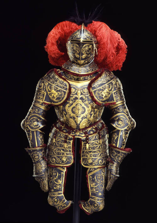 Gold decorated armor purchased by Christian II of Saxony for his brother Johann Georg I in 1604.from