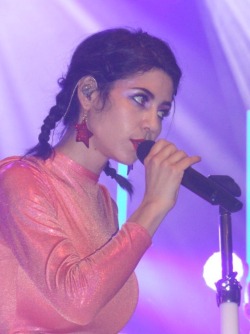 marinasmidriff:  IS THAT A FUCKINF BRAID