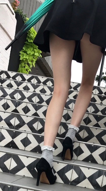 atxcreepshots: Caught this perfect upskirt today on Campus