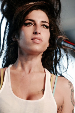 Amy-Is-Fab: Your Daily Site Of Amy  