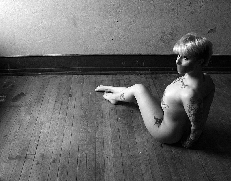 wickeddwillow:  boydx:  Minimal fetish with Wicked Willow  Minimal fetish work with