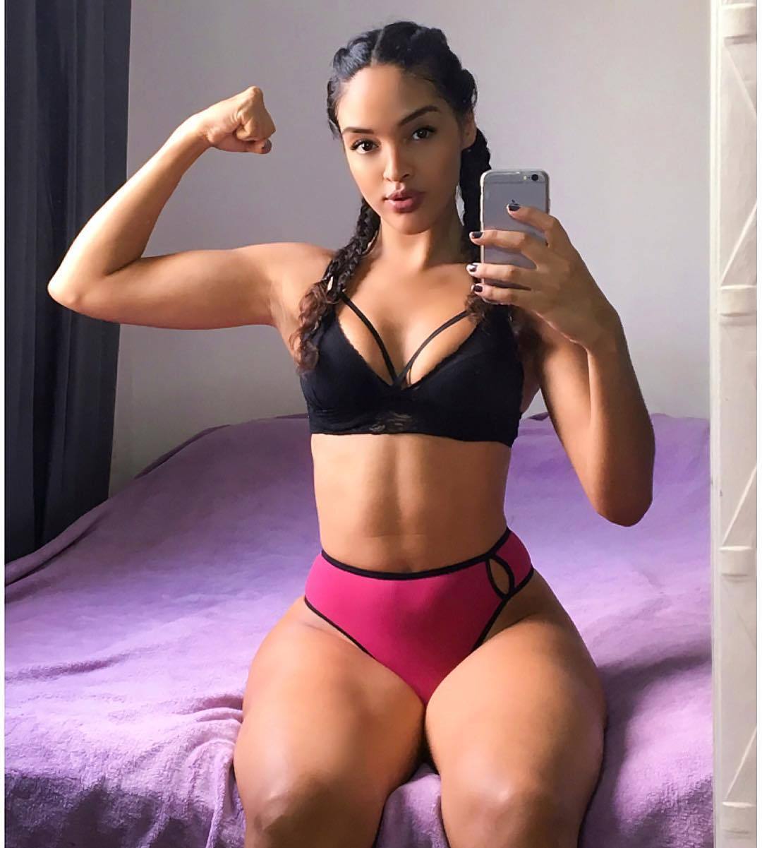 freaksandmodels:  Izabela Guedes