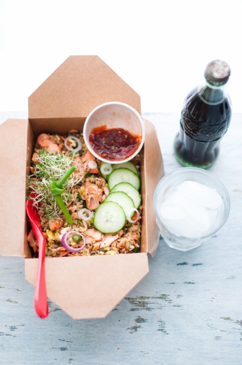 teenshealthandfitness:  yummyinmytumbly:  Salmon Fried Rice  Perfect dinner!