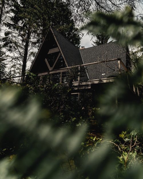 utwo:  Vancouver Island, Canada A Frame by :© explorewithlukas   Aww I didn’t know this was so close to home ❤️