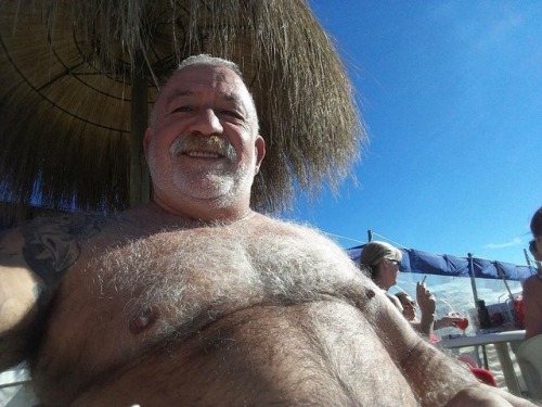 vorani: Hot Spanish daddy!