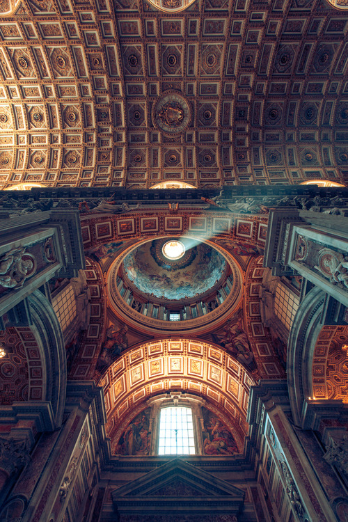 classicalbritain: St Peter’s Basilica - Roma With crepuscular rays shining through a dome occu