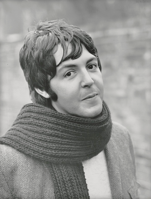 Paul McCartney outside his home on Cavendish Avenue. London, 27th December 1967.